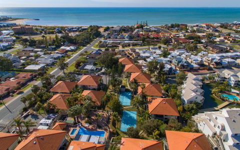 Mandurah Family Resort - Airlie Beach Holiday 0