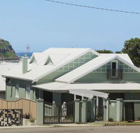 Merewether Beach House B and B