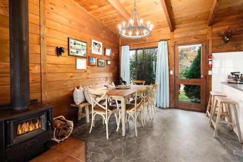 Mt Bellevue Lodge - King Valley - Airlie Beach Holiday 6