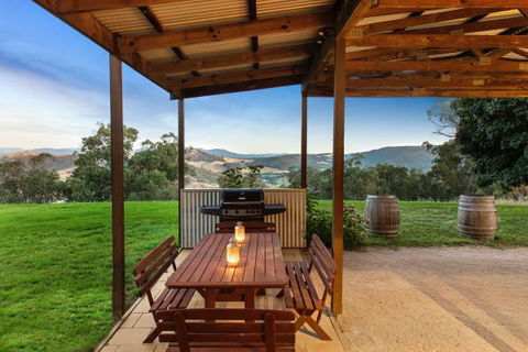 Mt Bellevue Lodge - King Valley - Airlie Beach Holiday 9
