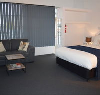 Penguin Seaside Motel - Airlie Beach Holiday