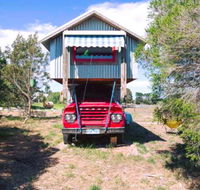 Torquay Farmstay  Blue Studio Truck - Airlie Beach Holiday