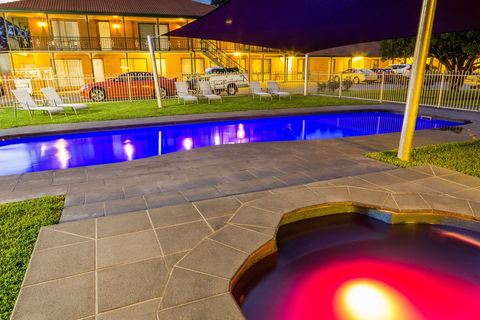 Advance Motel - Airlie Beach Holiday 0