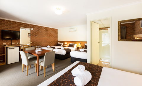 Advance Motel - Airlie Beach Holiday 2
