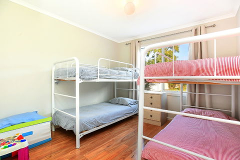Ariadne - A Hop Skip And A Jump To The Beach With Sea Views - Airlie Beach Holiday 8