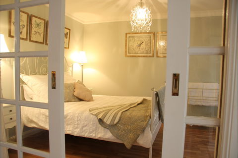 Azalea Cedar-Rose Villa - Airlie Beach Holiday 3