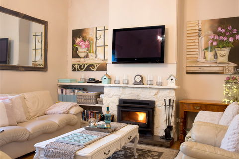 Azalea Cedar-Rose Villa - Airlie Beach Holiday 4