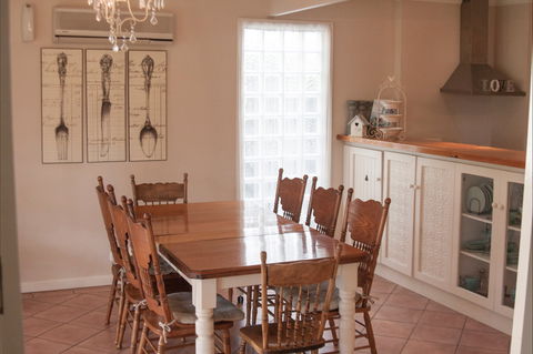 Azalea Cedar-Rose Villa - Airlie Beach Holiday 5