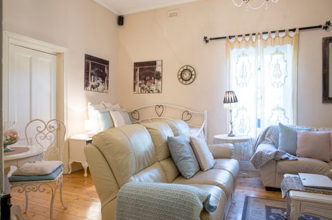 Azalea Cedar-Rose Villa - Airlie Beach Holiday 8