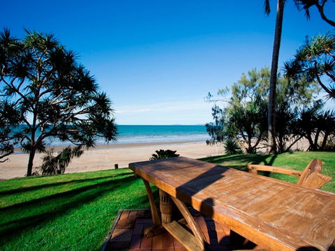 Beachfront Zilzie Holiday Home And Cottage - Airlie Beach Holiday 1