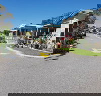 Cherokee Village Tourist Park - Airlie Beach Holiday