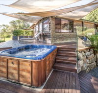 Coach House Hill Cottage - Airlie Beach Holiday