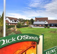 Mick OSheas Irish Pub And Motel - Airlie Beach Holiday