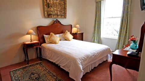 Feathers Hotel - Airlie Beach Holiday 0
