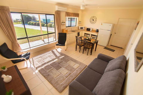 Pelican Perch Retreat - Airlie Beach Holiday 3