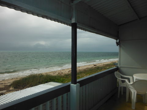 Rose's Beach House - Airlie Beach Holiday 0