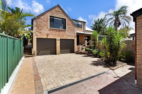 'Salt Wood' Cabin Style Retreat - Airlie Beach Holiday 0