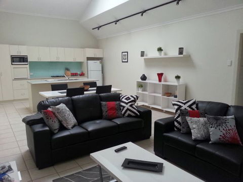 Studio One Accommodation - Airlie Beach Holiday 0