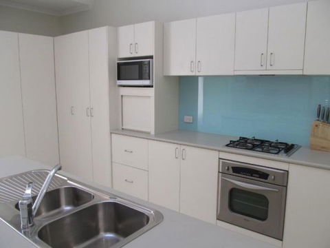 Studio One Accommodation - Airlie Beach Holiday 3