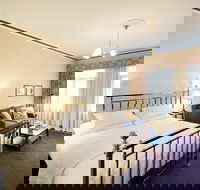The Settlement Hotel - Airlie Beach Holiday
