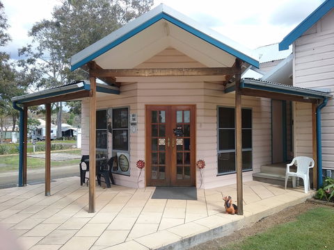 Wine Country Tourist Park - Airlie Beach Holiday 9