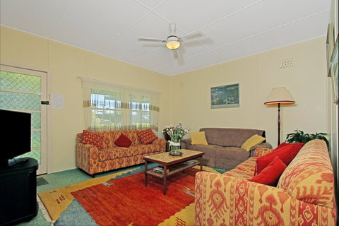 Beach And Lake Getaway - Airlie Beach Holiday 1