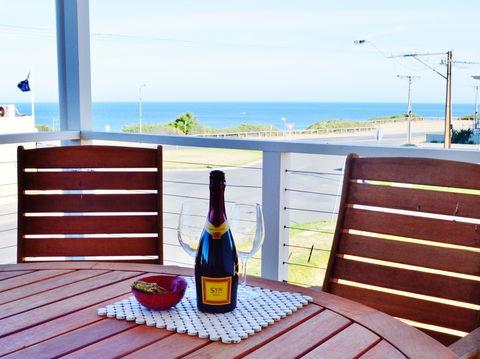 Century 21 SouthCoast: Bayside Aldinga Beach - Airlie Beach Holiday 0