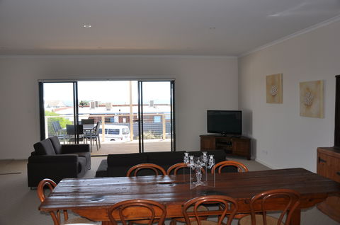 Century 21 SouthCoast: Bayside Aldinga Beach - Airlie Beach Holiday 8
