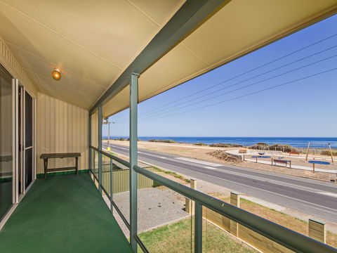 Century 21 SouthCoast: Sun And Fun - Airlie Beach Holiday 0