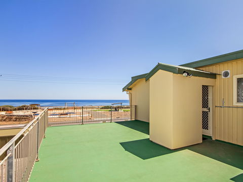 Century 21 SouthCoast: Sun And Fun - Airlie Beach Holiday 1