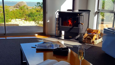 Coorong Waterfront Retreat - Airlie Beach Holiday 1