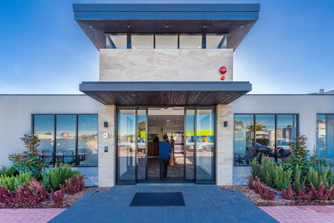 Country Comfort Perth - Airlie Beach Holiday 0