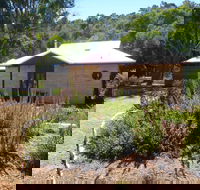 Jalbrook  Estate-  CottagesAlpacasGallery  Function Centre - Airlie Beach Holiday