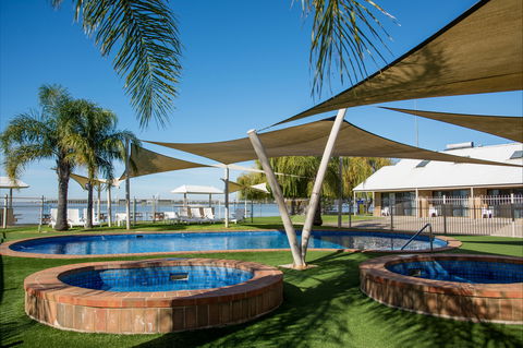 Lake Edge Resort - Airlie Beach Holiday 4