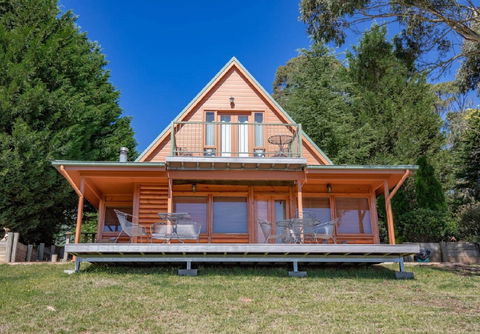 Melaleuca Mountain Retreat - Airlie Beach Holiday 1