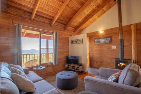 Melaleuca Mountain Retreat - Airlie Beach Holiday 2