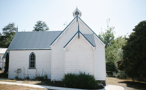 Old White Church Bed And Breakfast - Airlie Beach Holiday 0
