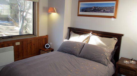 Wallace's - Crystal Creek Chalet 1 - Airlie Beach Holiday 1
