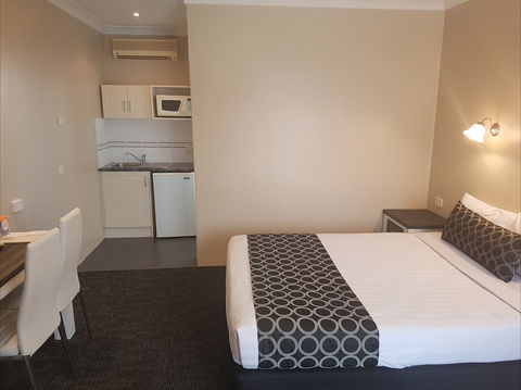Acacia Motel Griffith - Airlie Beach Holiday 1
