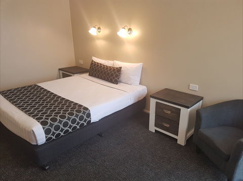 Acacia Motel Griffith - Airlie Beach Holiday 2