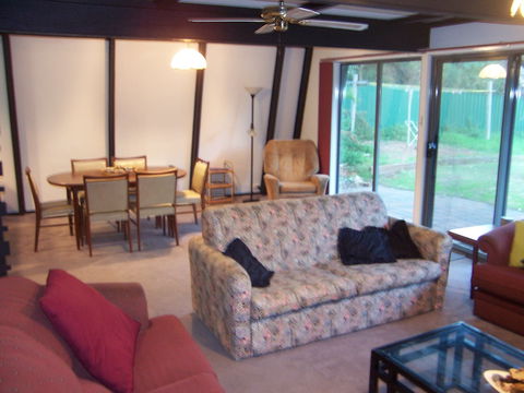 Century 21 SouthCoast: Pink Gums - Airlie Beach Holiday 1