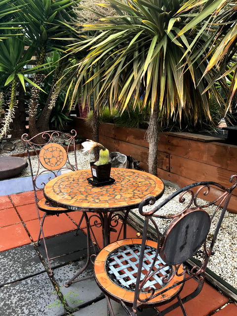 Coastal Garden Shack - Airlie Beach Holiday 1