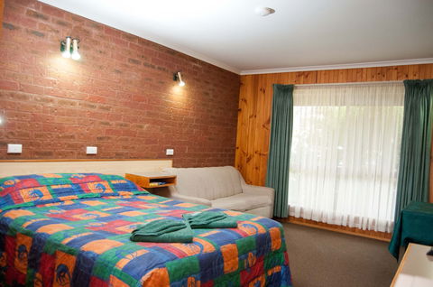 Country Roads Motor Inn Narrandera - Airlie Beach Holiday 0