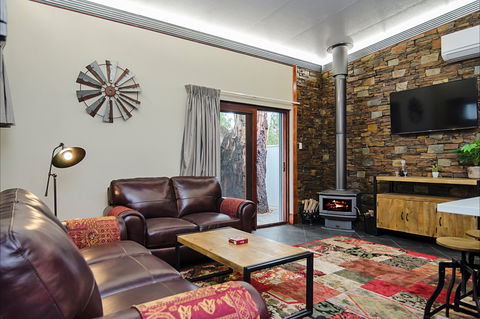 Eagle Foundry Bed & Breakfast - Airlie Beach Holiday 0