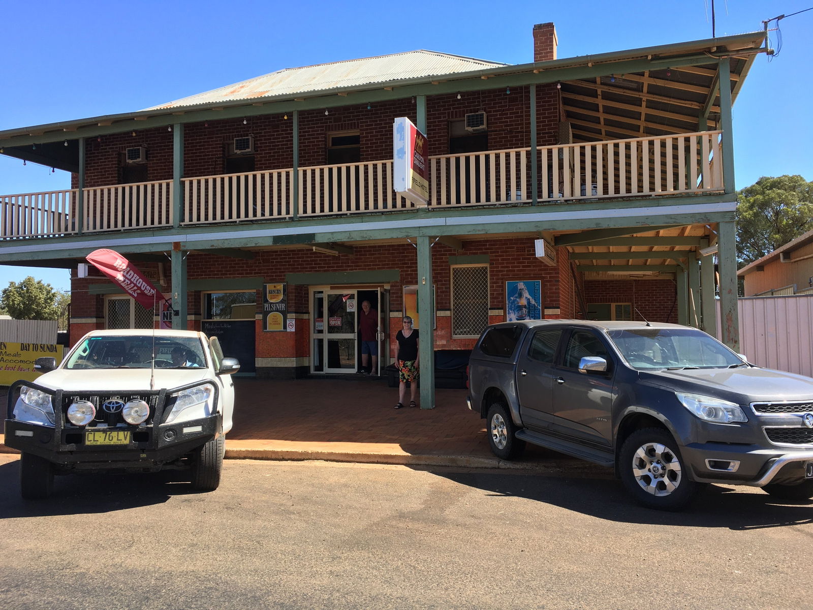 Fifield NSW Airlie Beach Holiday
