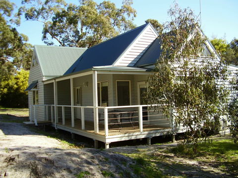 Hooked Inn Cottages - Airlie Beach Holiday 0