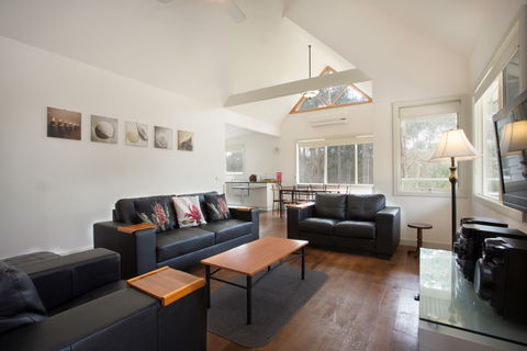 Hooked Inn Cottages - Airlie Beach Holiday 1