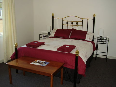 Hooked Inn Cottages - Airlie Beach Holiday 2