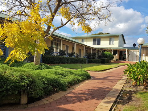 Park Avenue Holiday Units - Airlie Beach Holiday 0
