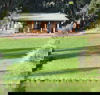 Pemberton Lake View Chalets - Airlie Beach Holiday